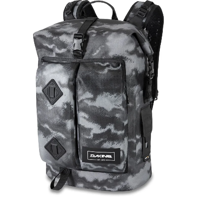 Surfing Helmet -Travel Luggage - Dakine Cyclone II Dry Backpack 36L - DRKASHCAMO